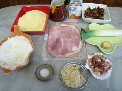 Ingrédients pour la recette : Taloa au jambon et aux girolles façon Basque