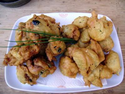Olive noire : Beignets au chèvre frais et ciboulette