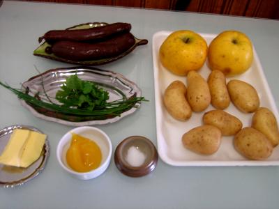 Ingrédients pour la recette : Boudin aux pommes et pommes de terre