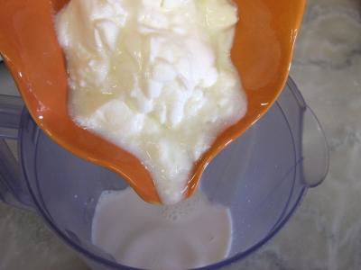 Image : Crème glacée de prunes au yaourt