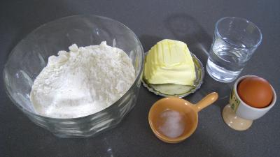 Ingrédients pour la recette : Pâte brisée à l'oeuf