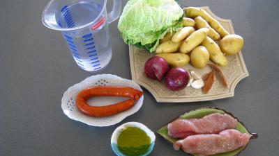 Ingrédients pour la recette : Caldo verde, soupe façon portugaise