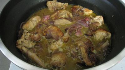 Image : Lapin aux oignons à la portugaise (Coelho de cebolada)