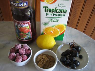 Ingrédients pour la recette : Cocktail raisins et framboises