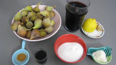 Ingrédients pour la recette : Figues au vin rouge