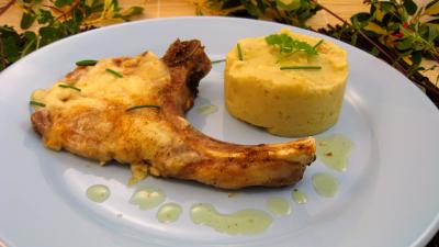 Au micro-ondes : Côtes de porc et sa purée d'aubergines