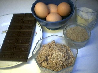 Ingrédients pour la recette : Moelleux au chocolat et aux noix