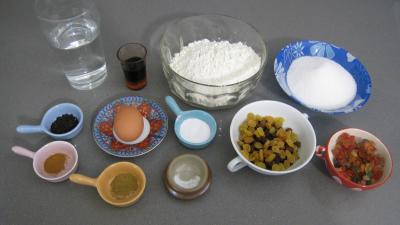 Ingrédients pour la recette : Cake au thé noir"Le Barmbrack" d'halloween
