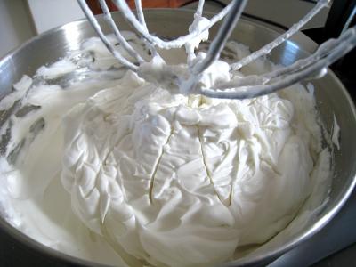 Image : Chenilles de meringue à la noix de coco