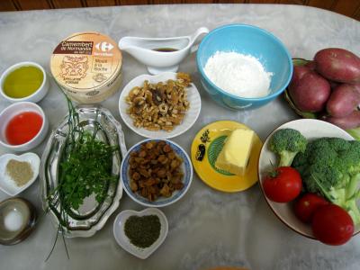 Ingrédients pour la recette : Crumble de camembert et sa salade