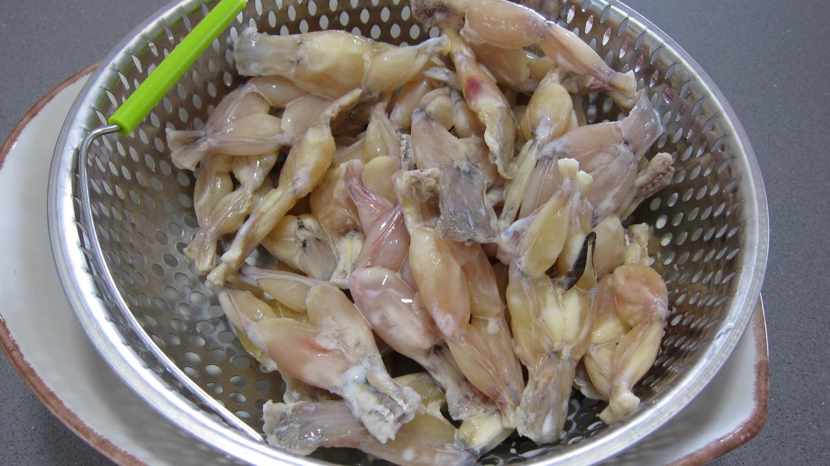 Comment fariner facilement les cuisses de grenouille ?