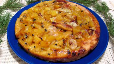 Tatin à l'ananas, fruit de la passion et bananes