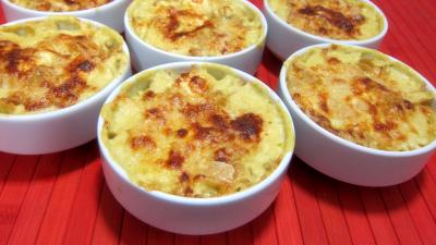 Torsades gratinées à la béchamel et aux cacahuètes