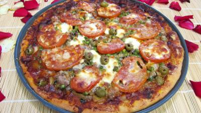 Pizza aux petits pois et aubergines