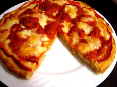 Pizza aux artichauts et mozzarella