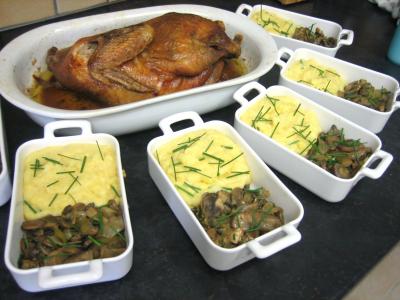 Pintade à la purée de maïs et champignons