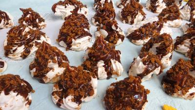 Meringues à l'espagnole glacées au chocolat