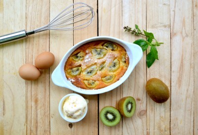 Clafoutis au kiwi et au chocolat blanc