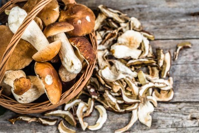 Comment utiliser les pieds des cèpes un peu dur ?