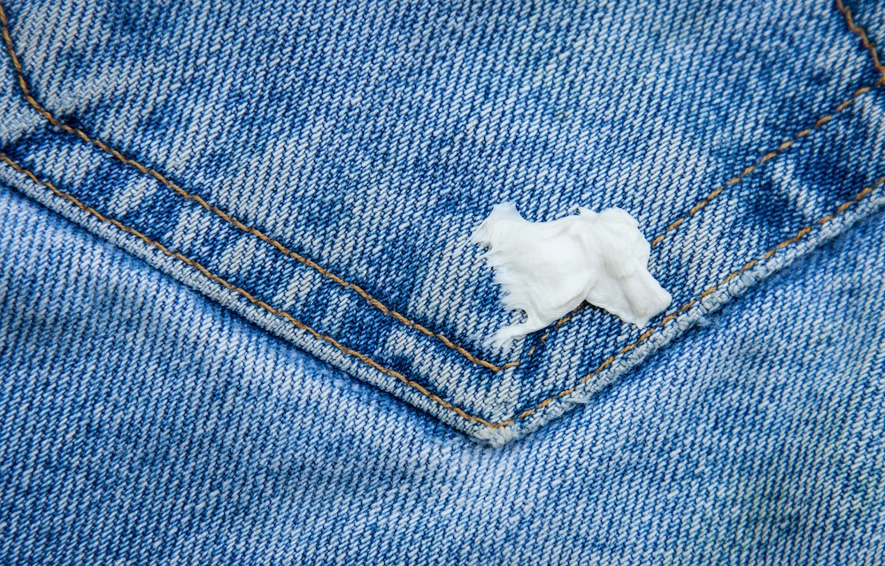 Retirer une tâche de chewing-gum