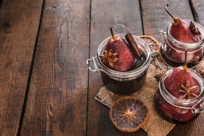 Poires pochées au vin rouge