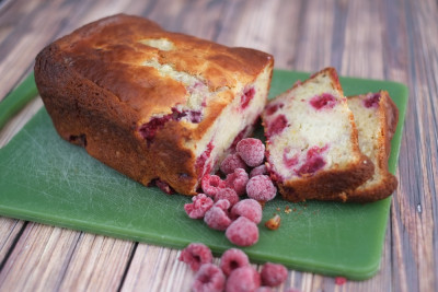Cake aux framboises et lait de coco
