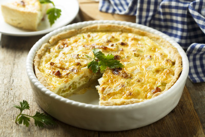 Quiche à la tapenade verte, chèvre et poireaux