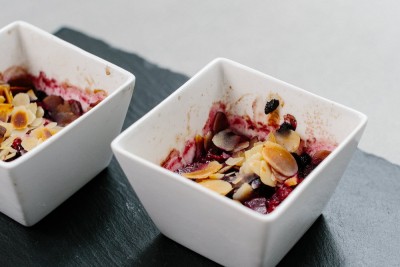 Poires et framboises au four