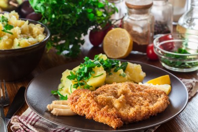 Escalopes de veau panées à la salade de pomme de terre