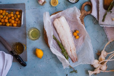 Papillotes de lieu à l'ananas et aux fraises