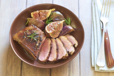 Salade de magret de canard aux figues et amandes