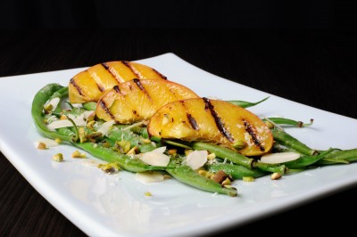Salade estivale aux pêches et haricots verts