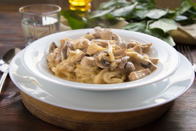 Pâtes au poulet, béchamel aux champignons