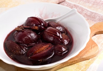 Prunes rôties au vin et au thym