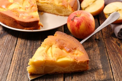 Gâteau moelleux aux pommes caramélisées