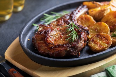 Côtes de porc à la lyonnaise