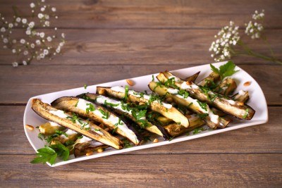 Aubergines grillées sauce à la menthe