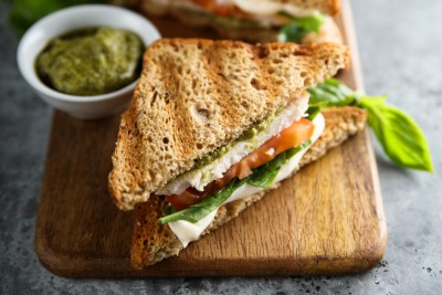 Sandwich poulet-pesto