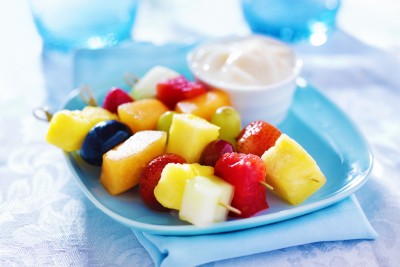 Brochettes de fruits frais