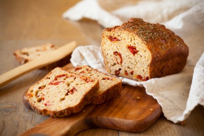 Cake aux merguez et tomates cerises