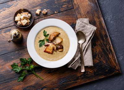 Velouté de champignons aux noisettes