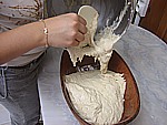 Astuce pour que la pâte ne colle pas lors du pétrissage manuel
