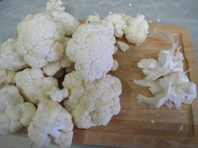 http://recette.supertoinette.com/70798/thumb/500/500/flans-de-chou-fleur-et-sa-sauce-cremee-70798.jpg