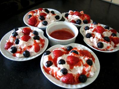 Mousse aux fraises et aux myrtilles