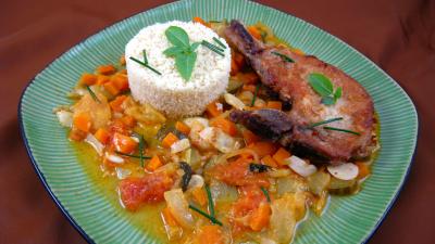 Côtes de porc et son sauté de tomates