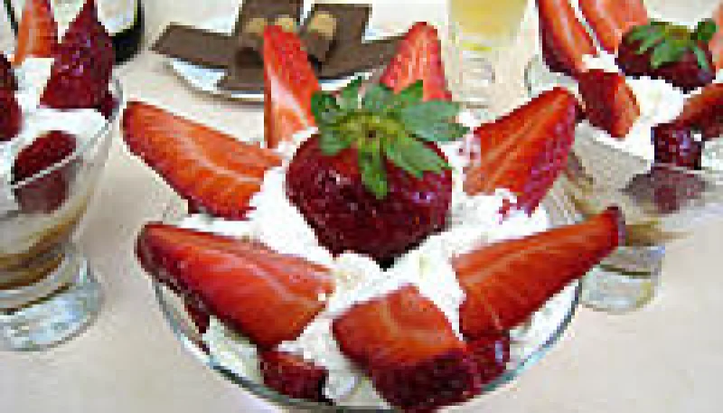 Bananes et fraises chantilly