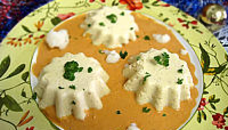 Flans de chou-fleur et sa sauce crémée