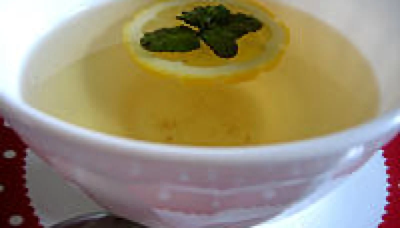 Infusion de menthe et thym aux épices