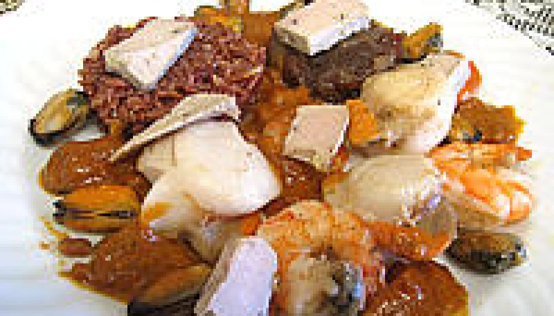 Saint-Jacques à la confiture d'échalotes et au foie gras