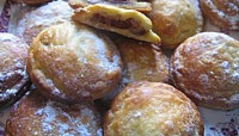 Bouchées feuilletées aux dattes et aux noix